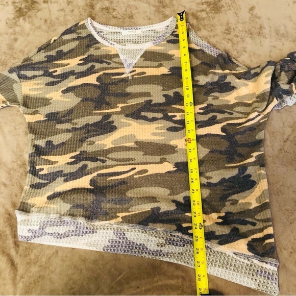 Single Cold Shoulder Camo Asymmetrical Top - Picture 8 of 11